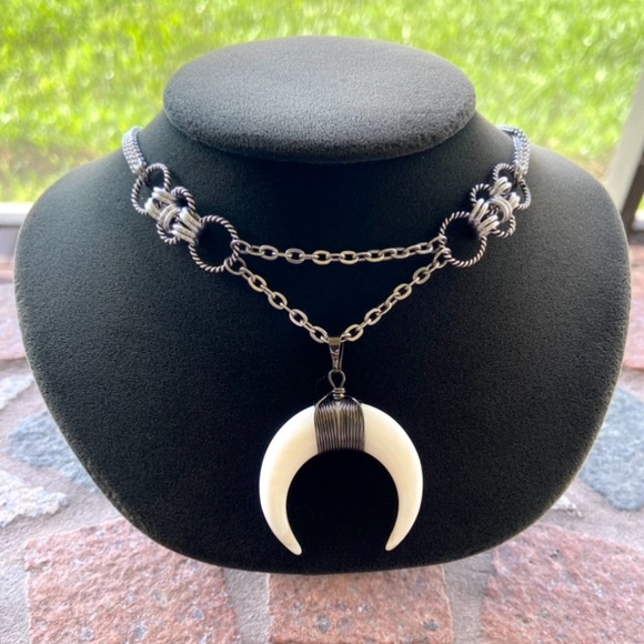 Mother of pearl up side down moon horns lunula maille handmade choker necklace - Picture 3 of 16